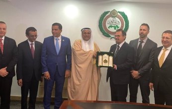 رئيس البرلمان العربي يبحث قضايا الهجرة غير الشرعية واللجوء والجرائم عابرة الحدود وسبل تعزيز التعاون المشترك مع وفد الوكالة الأوروبية لحرس الحدود والسواحل