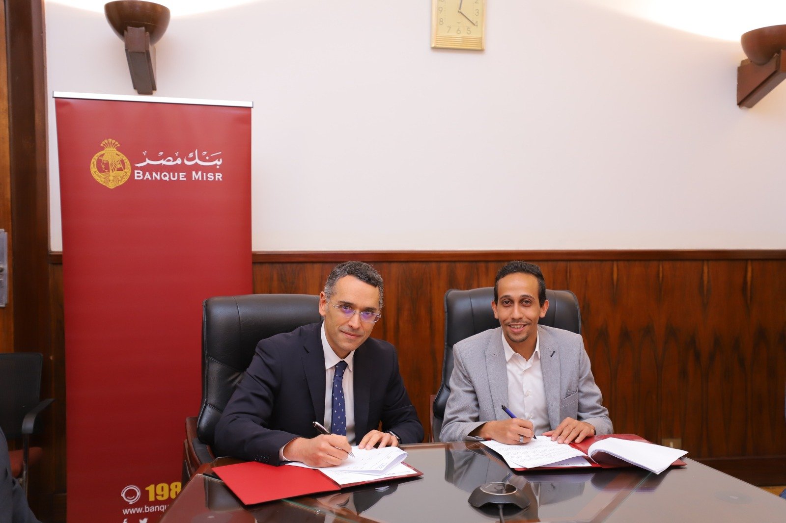 بنك مصر يوقع بروتوكول تعاون مع شركة آجل لتوفير الخدمات المالية وغير المالية لأصحاب المشروعات متناهية الصغر والصغيرة بنك مصر يوقع بروتوكول تعاون مع شركة آجل لتوفير الخدمات المالية وغير المالية لأصحاب المشروعات متناهية الصغر والصغيرة