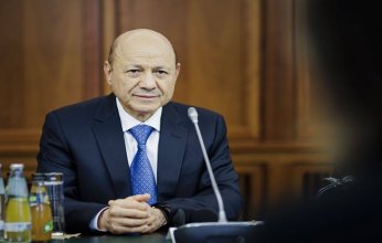 العليمي يؤكد أهمية تكامل الجهود لإحياء مسار السلام وتخفيف المعاناة الإنسانية