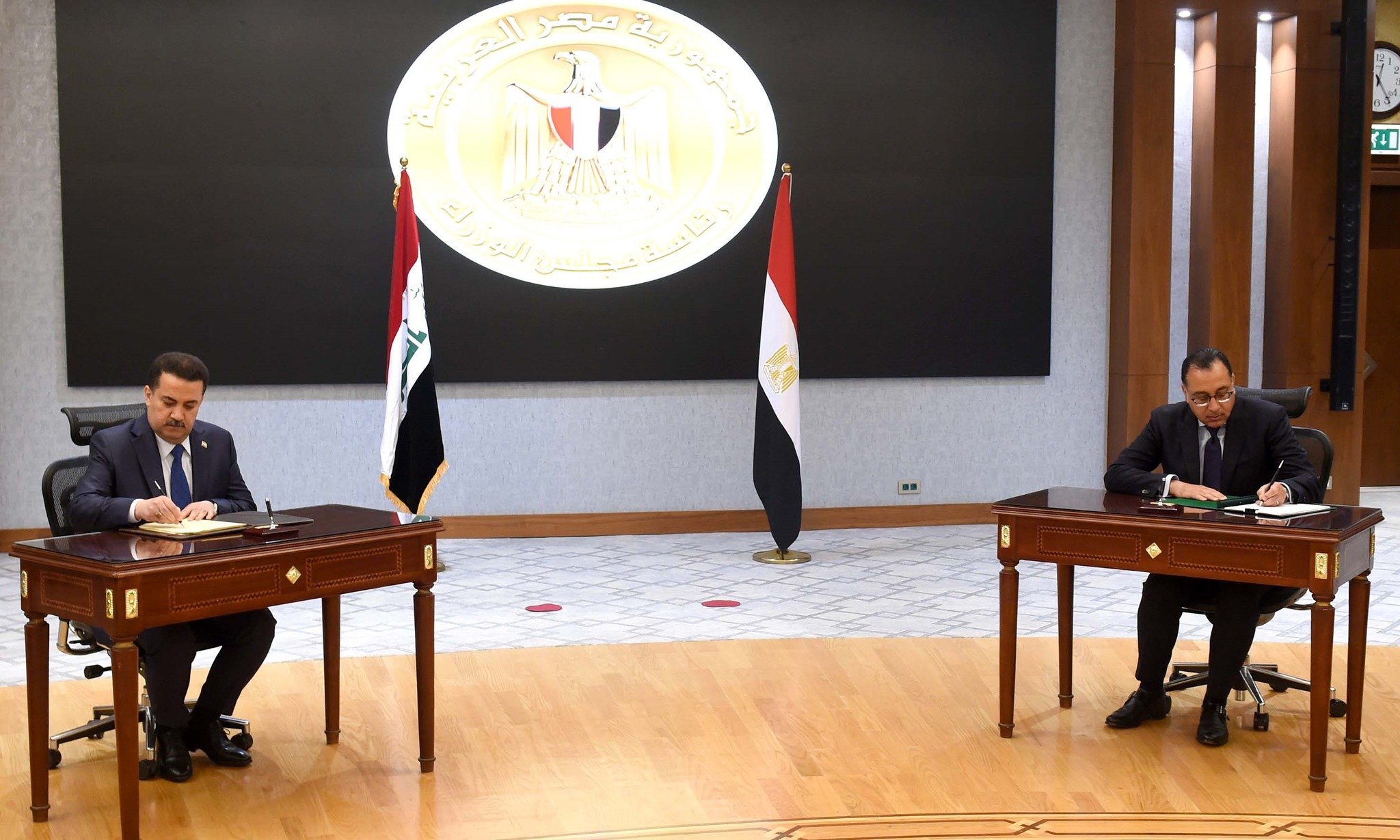 توقيع 11 وثيقة تعاون بين مصر والعراق على هامش أعمال اللجنة العليا المشتركة توقيع 11 وثيقة تعاون بين مصر والعراق على هامش أعمال اللجنة العليا المشتركة