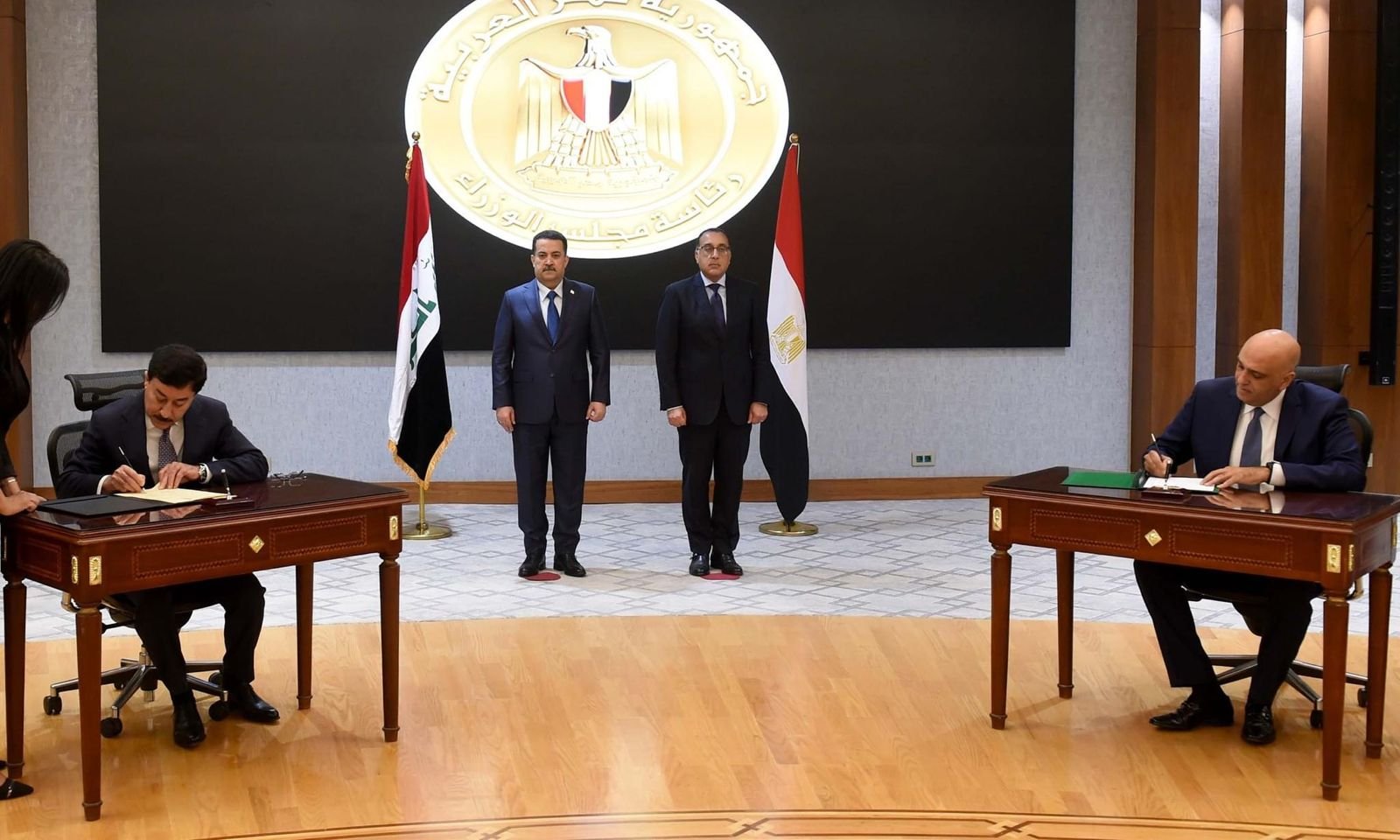 باسل رحمي: نتعاون مع البنك المركزي العراقي لتبادل الخبرات وتطوير قطاع المشروعات الصغيرة وريادة الأعمال باسل رحمي: نتعاون مع البنك المركزي العراقي لتبادل الخبرات وتطوير قطاع المشروعات الصغيرة وريادة الأعمال