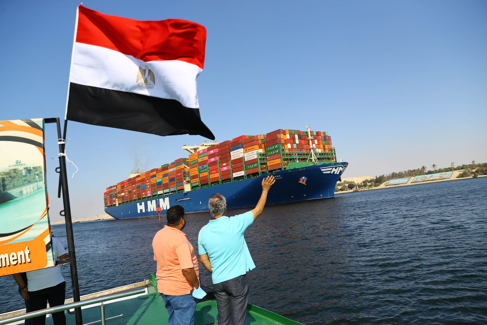 رئيس اقتصادية قناة السويس: توقيع اتفاقات إطارية جديدة للهيدروجين الأخضر بالسخنة قريباً رئيس اقتصادية قناة السويس: توقيع اتفاقات إطارية جديدة للهيدروجين الأخضر بالسخنة قريباً