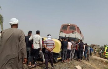مصر.. اصطدام قطار بتوك توك يخلف 6 قتلى