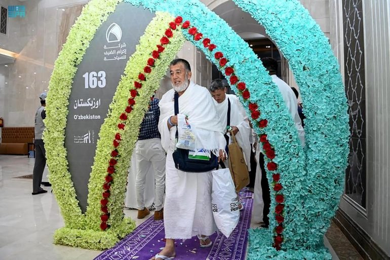 السعودية.. وصول أول فوجين من حجاج روسيا وأوزبكستان إلى مكة المكرمة السعودية.. وصول أول فوجين من حجاج روسيا وأوزبكستان إلى مكة المكرمة