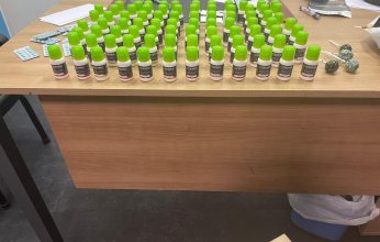 مصر.. ضبط راكبة حاولت تهريب كمية كبيرة من الأدوية وراكب أجنبي بحوزته مخدرات