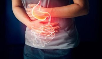 بالتفاصيل.. كل ما تريد معرفته عن أسباب القيء الدموى