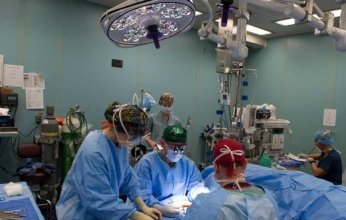 فريق طبي ينجح في إجراء عملية استئصال الرئة اليُمنى وجزء من القصبة الهوائية بسلطنة عمان