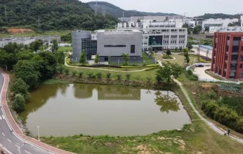 من جديد.. عالم صيني يفجر مفاجأة حول تسرب كورونا من مختبر