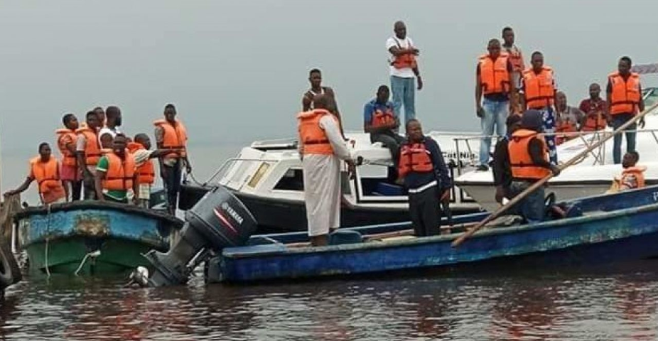 فقدان 3 أشخاص وإنقاذ 11 بعد انقلاب زورق بجنوب نيجيريا فقدان 3 أشخاص وإنقاذ 11 بعد انقلاب زورق بجنوب نيجيريا