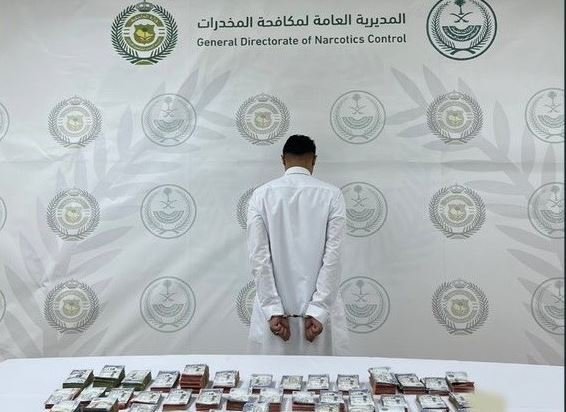 ضبط شخص يروج مادة الإمفيتامين المخدر بمنطقة حائل ضبط شخص يروج مادة الإمفيتامين المخدر بمنطقة حائل