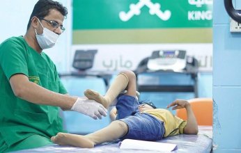 «سلمان للإغاثة» يدعم مركزين للأطراف الصناعية وللغسيل الكلوي وينفذ برنامج لأمراض وجراحات القلب ويقدم خدمات طبية في اليمن