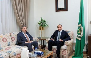 الأمين العام المساعد للشؤون السياسية بالجامعة العربية يلتقي بمندوب سوريا