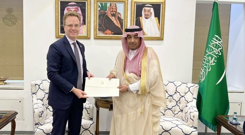 السعودية تتسلم نسخة من أوراق اعتماد سفير كندا المعيّن السعودية تتسلم نسخة من أوراق اعتماد سفير كندا المعيّن