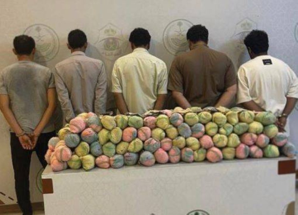 ضبط 5 أشخاص لترويجهم 34.8 كجم من نبات القات المخدر بجازان ضبط 5 أشخاص لترويجهم 34.8 كجم من نبات القات المخدر بجازان