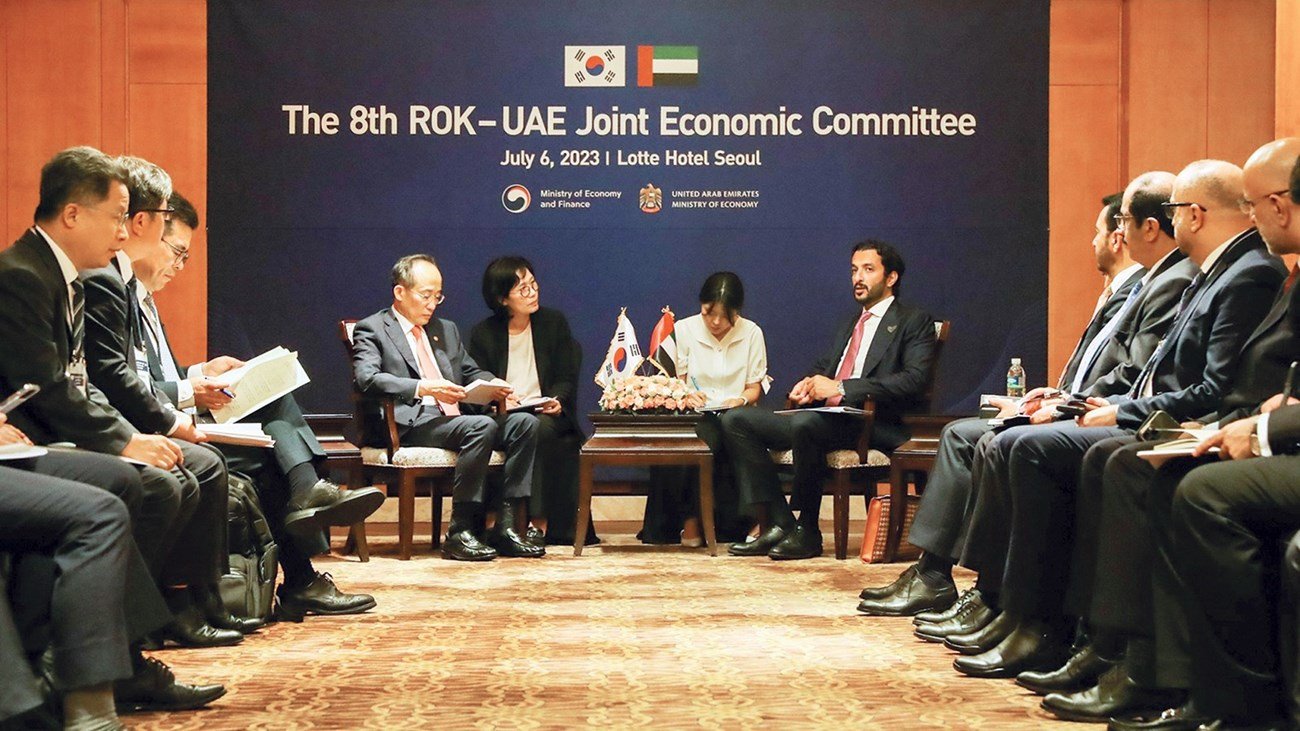 الإمارات وكوريا الجنوبية تتفقان على تسريع وتيرة مشاريع الطاقة والصناعات المتقدمة الإمارات وكوريا الجنوبية تتفقان على تسريع وتيرة مشاريع الطاقة والصناعات المتقدمة