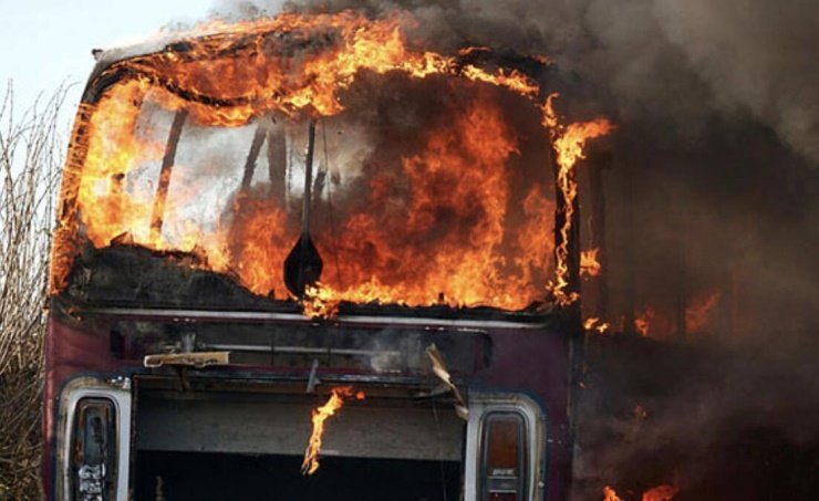 مصرع 25 شخصا جراء حريق بحافلة هندية مصرع 25 شخصا جراء حريق بحافلة هندية