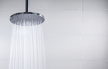 كم عدد المرات التي يجب أن نستحم فيها؟.. خبراء في أمراض جلدية يجيبون