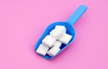 تعرف على كمية السكر المسموح بتناولها يومياً