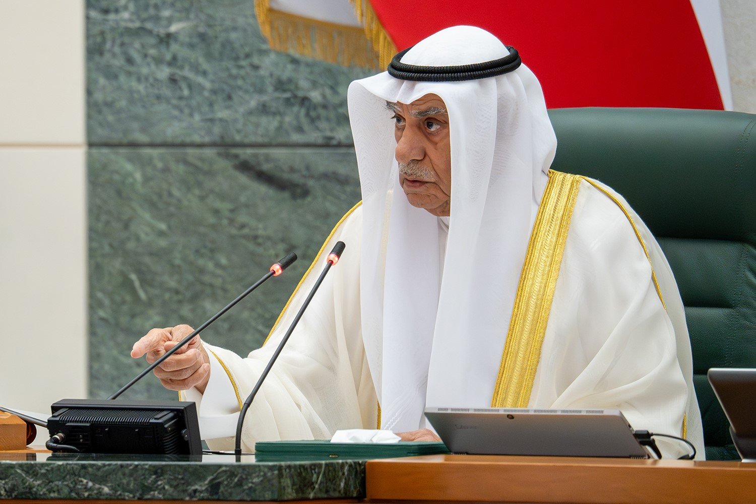 رئيس مجلس الأمة الكويتي يفتتح الجلسة العادية للنظر في بنود جدول الأعمال رئيس مجلس الأمة الكويتي يفتتح الجلسة العادية للنظر في بنود جدول الأعمال