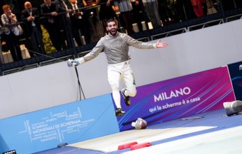 وزير الرياضة المصري يهنئ اللاعب زياد السيسي بعد حصوله على برونزية بطولة العالم