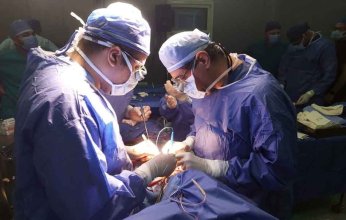 فريق طبي مصري ينجح في إغلاق ثقب بالأمعاء الدقيقة على بعد متر من المعدة باستخدام منظار