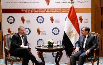 وزير البترول المصري يبحث مع سنتامين خطط انتاج الذهب بمنجم السكرى