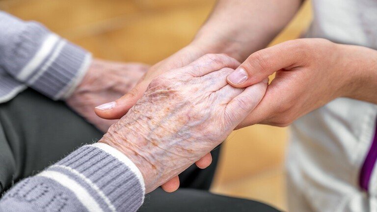 دراسة جديدة تكشف إمكانية علاج الزهايمر بالضوء دراسة جديدة تكشف إمكانية علاج الزهايمر بالضوء