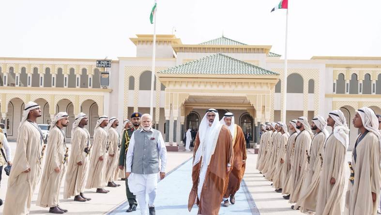 رئيس وزراء الهند يغادر الإمارات رئيس وزراء الهند يغادر الإمارات