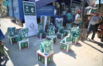 «سلمان للإغاثة» يواصل توزيع المساعدات الإغاثية والغذائية لمتضرري الزلزال في محافظة إدلب بسوريا