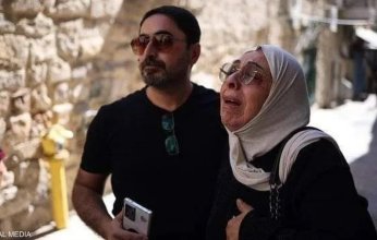 قوات الاحتلال تطرد أسرة فلسطينية من بيتها وتسلمه لمستوطنين