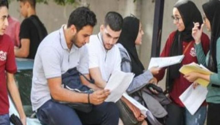 وفاة طالب داخل إحدى لجان امتحانات ثانوية عامة بمصر ومزاعم بتسريب امتحان اللغة الإنجليزية.. فما القصة؟ وفاة طالب داخل إحدى لجان امتحانات ثانوية عامة بمصر ومزاعم بتسريب امتحان اللغة الإنجليزية.. فما القصة؟