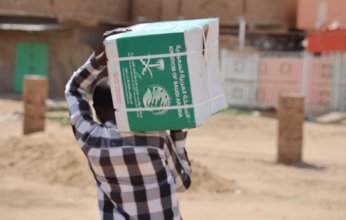 سلمان للإغاثة يواصل توزيع كميات من السلال الغذائية بجمهورية السودان