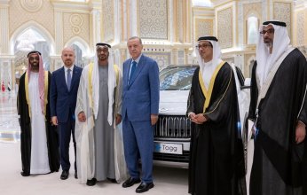 الرئيس التركي يهدي نظيره الإماراتي سيارة كهربائية تركية الصنع