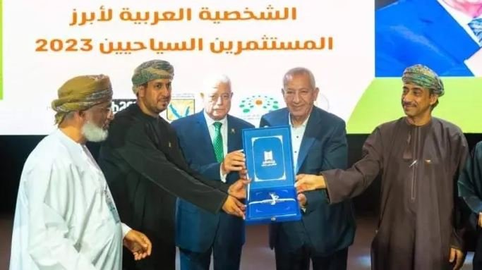 تكريم رجل أعمال مصري بصلالة يفتح باب الاسثمار السياحي لرجال الأعمال المصريين تكريم رجل أعمال مصري بصلالة يفتح باب الاسثمار السياحي لرجال الأعمال المصريين