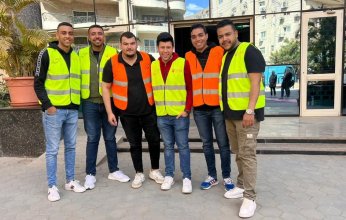 متطوعي جامعة المستقبل يشاركون في توزيع لحوم الأضاحي وملابس العيد