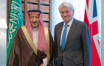 السعودية وبريطانيا تبحثان سبل تعزيز العلاقات الثنائية بين البلدين