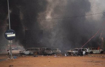 مؤيدو انقلاب النيجر يضرمون النار بمقر الحزب الحاكم في العاصمة نيامي