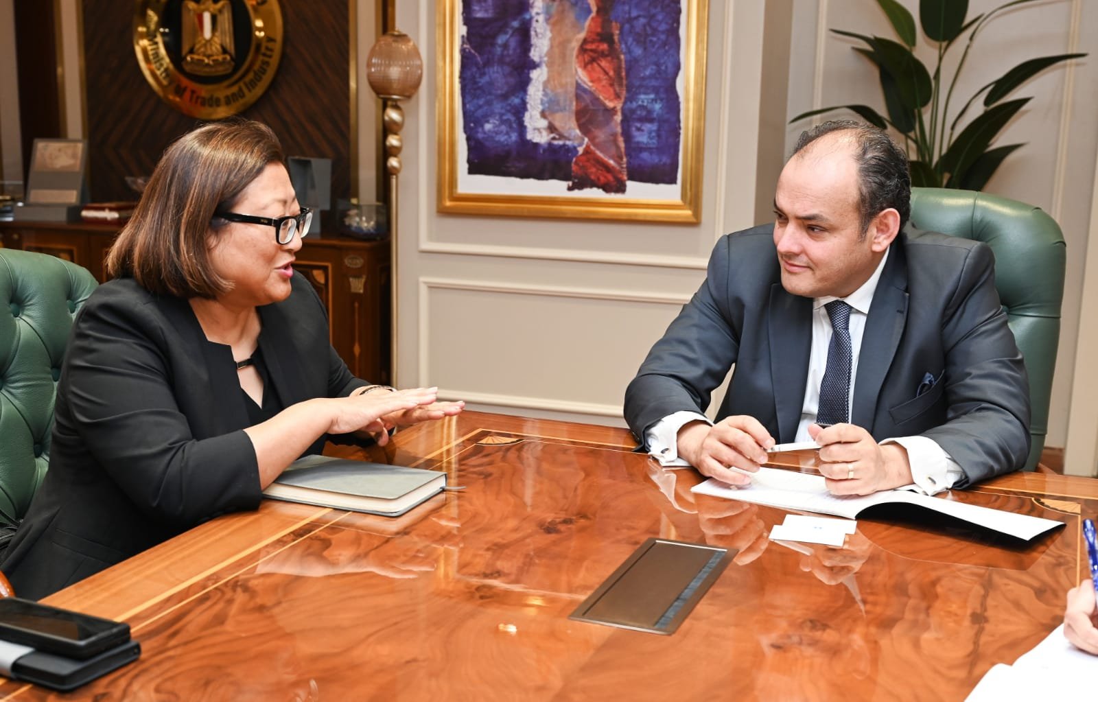 الحكومة تؤكد حرصها على جذب الشركات العالمية لتوطين صناعة السيارات والصناعات المغذية في مصر الحكومة تؤكد حرصها على جذب الشركات العالمية لتوطين صناعة السيارات والصناعات المغذية في مصر