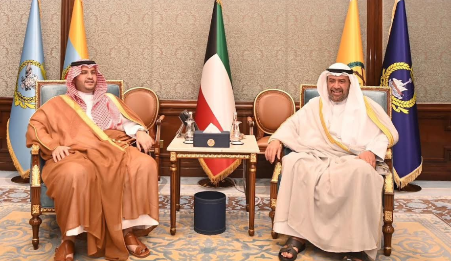 وزير الدفاع الكويتي يستقبل الأمير تركي بن محمد بن فهد وزير الدفاع الكويتي يستقبل الأمير تركي بن محمد بن فهد
