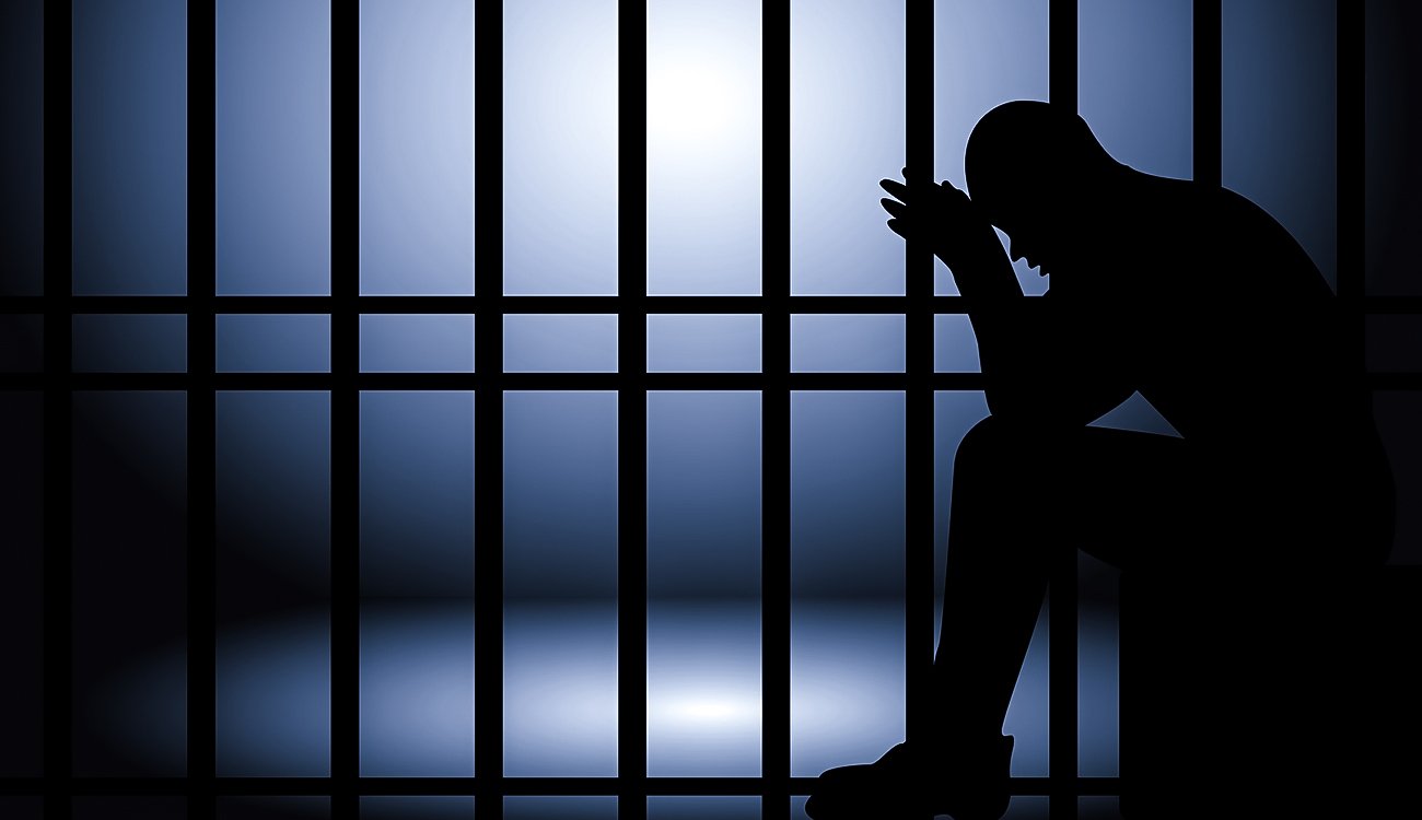 صدق أو لا تصدق.. براءة متهم بعدما قضى أكثر من 13 عاما وراء القضبان صدق أو لا تصدق.. براءة متهم بعدما قضى أكثر من 13 عاما وراء القضبان