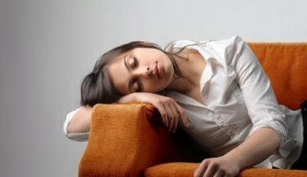 هل تؤثر اضطرابات النوم سلبًا على مستويات السكر فى الدم.. وكيف؟