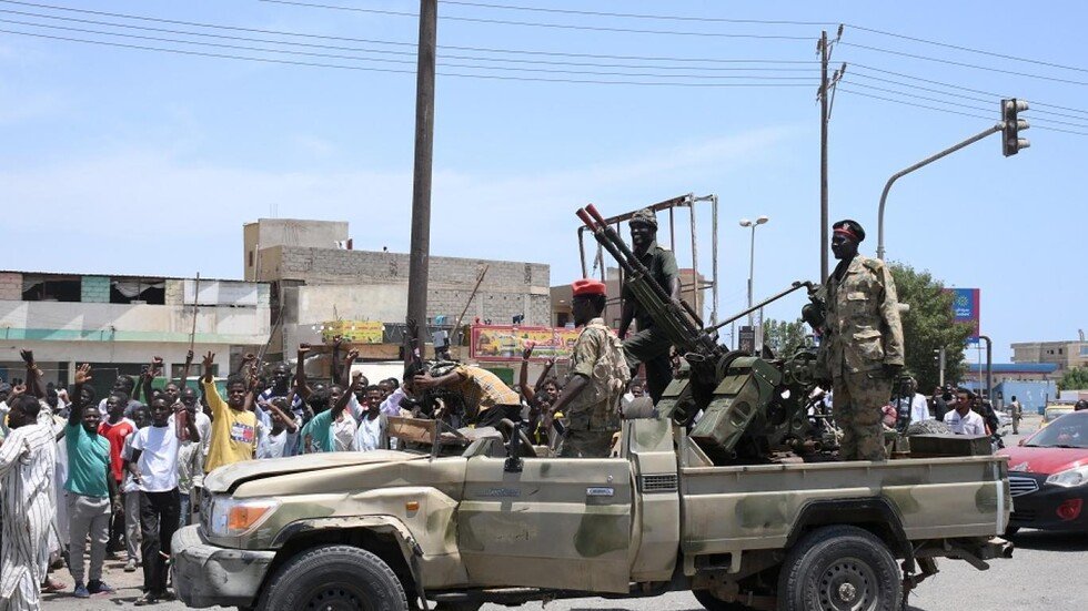 والي كسلا يعلن حالة الاستنفار لمناصرة الجيش السوداني في مواجهة "الدعم السريع" والي كسلا يعلن حالة الاستنفار لمناصرة الجيش السوداني في مواجهة "الدعم السريع"