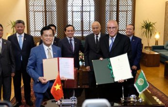 الجامعة العربية توقع مذكرة تفاهم مع جمهورية فيتنام الاشتراكية بهدف عقد اجتماعات دورية على مستوى رفيع،