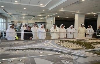 رئيس الوزراء الكويتي يقوم بزيارة إلى مشروع مبنى الركاب الجديد «T2» بمطار الكويت الدولي