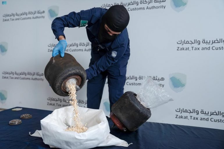 «الجمارك السعودية»: إحباط 3 محاولات لتهريب 151.139 حبة كبتاجون بمنفذ الحديثة «الجمارك السعودية»: إحباط 3 محاولات لتهريب 151.139 حبة كبتاجون بمنفذ الحديثة