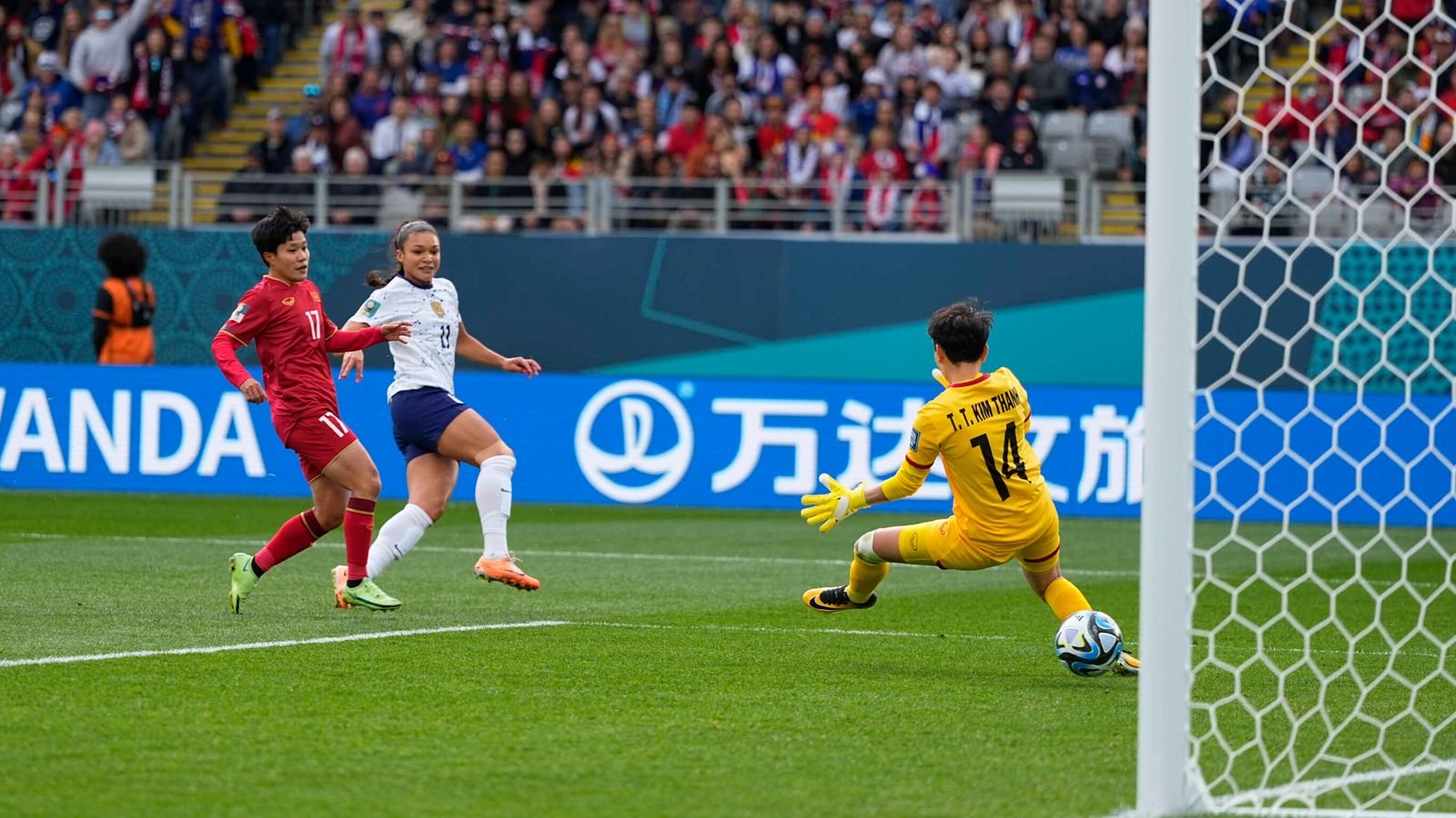 منتخب أمريكا للسيدات يستهل مشوار الدفاع عن لقب كأس العالم بفوز سهل على فيتنام منتخب أمريكا للسيدات يستهل مشوار الدفاع عن لقب كأس العالم بفوز سهل على فيتنام