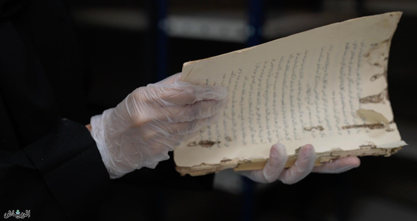 مركز الترميم بمكتبة الملك عبد العزيز العامة يعيد الحياة لأكثر من 3 آلاف مادة من أصول التراث الثقافي مركز الترميم بمكتبة الملك عبد العزيز العامة يعيد الحياة لأكثر من 3 آلاف مادة من أصول التراث الثقافي