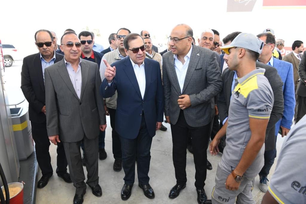 وزير البترول المصري يفتتح محطة الوقود المتكاملة لتموين السيارات بالغاز الطبيعى والوقود السائل بالأسكندرية وزير البترول المصري يفتتح محطة الوقود المتكاملة لتموين السيارات بالغاز الطبيعى والوقود السائل بالأسكندرية