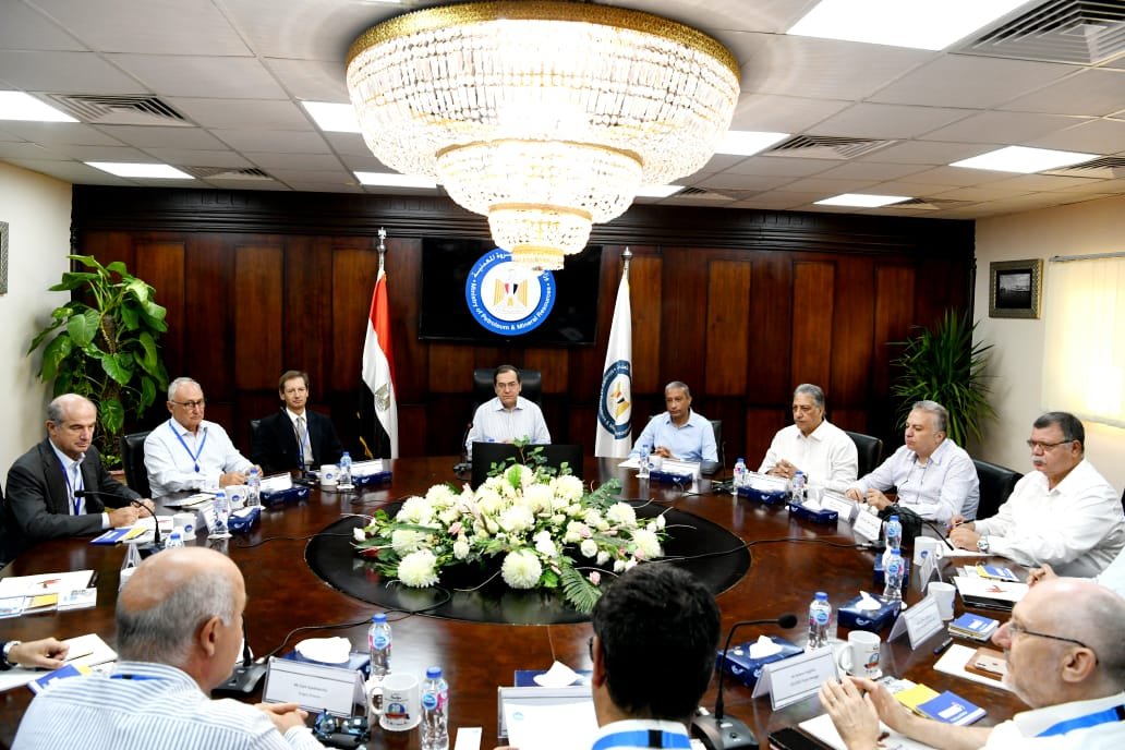 جولة ميدانية لوزير البترول المصري داخل مشروعات توسعات مصفاة "ميدور" جولة ميدانية لوزير البترول المصري داخل مشروعات توسعات مصفاة "ميدور"