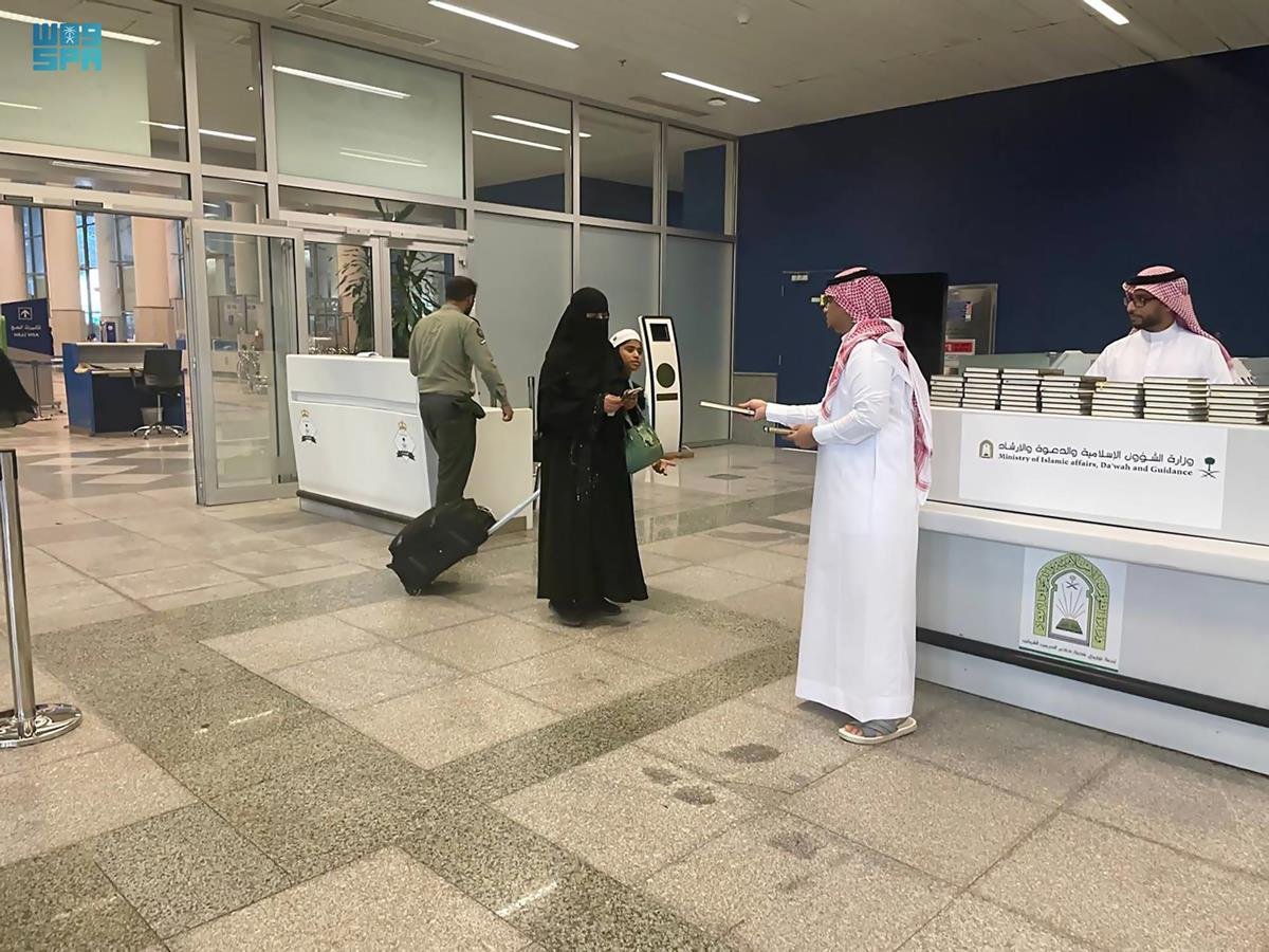 «الشؤون الإسلامية» توزّع مليوني نسخة من المصحف الشريف على الحجاج المغادرين «الشؤون الإسلامية» توزّع مليوني نسخة من المصحف الشريف على الحجاج المغادرين